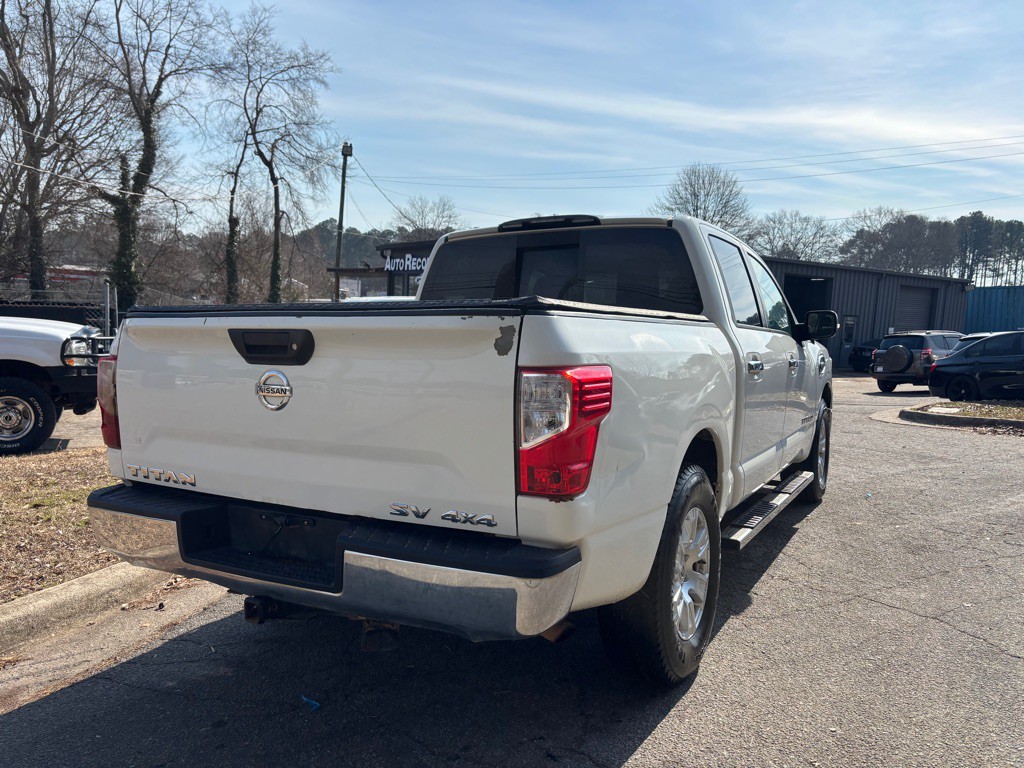 2017 Nissan Titan Image 14