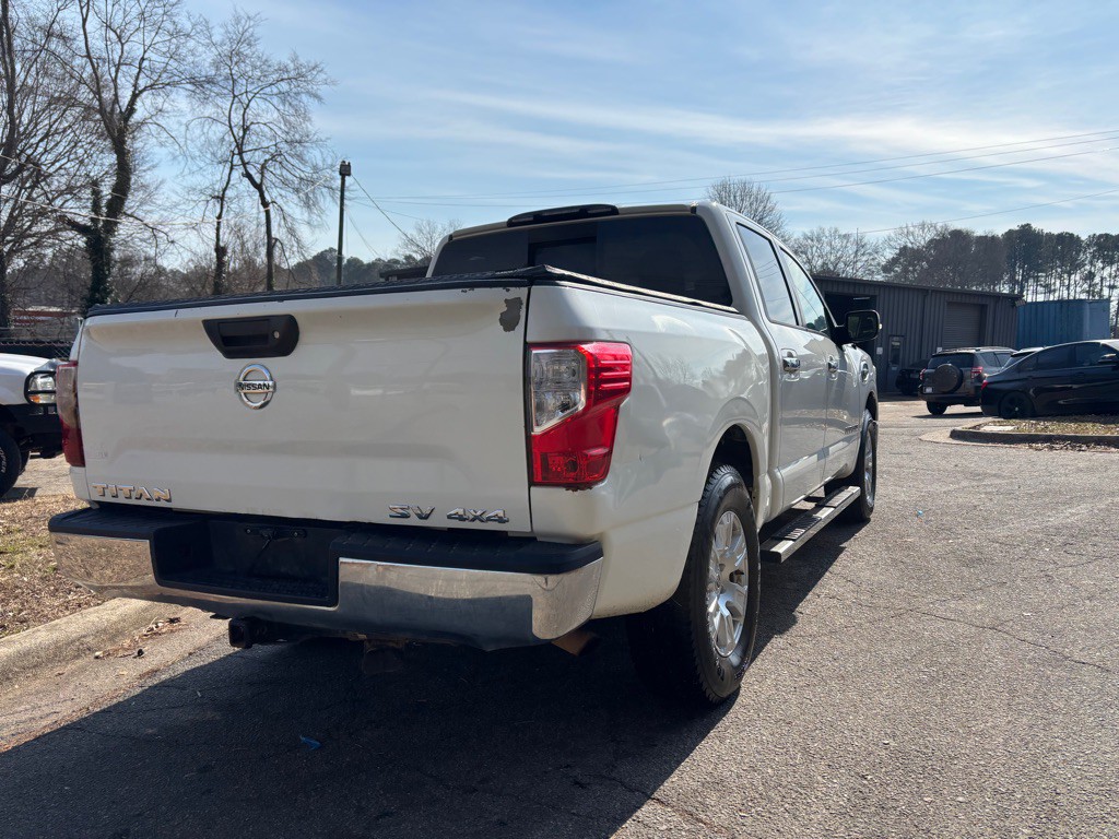 2017 Nissan Titan Image 15