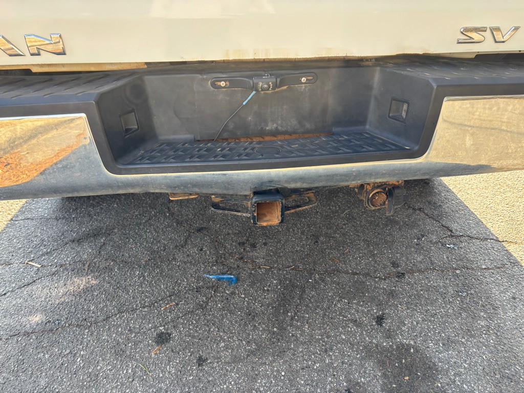 2017 Nissan Titan Image 19