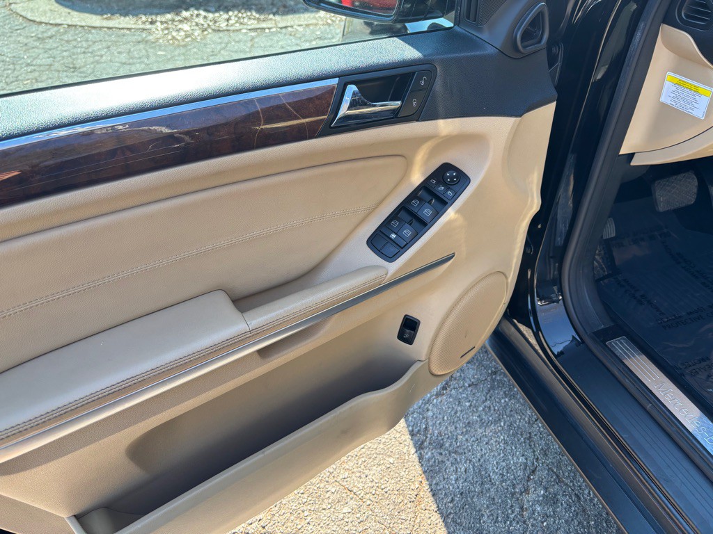 2011 Mercedes-Benz M-Class Image 17