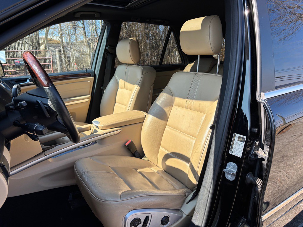 2011 Mercedes-Benz M-Class Image 20