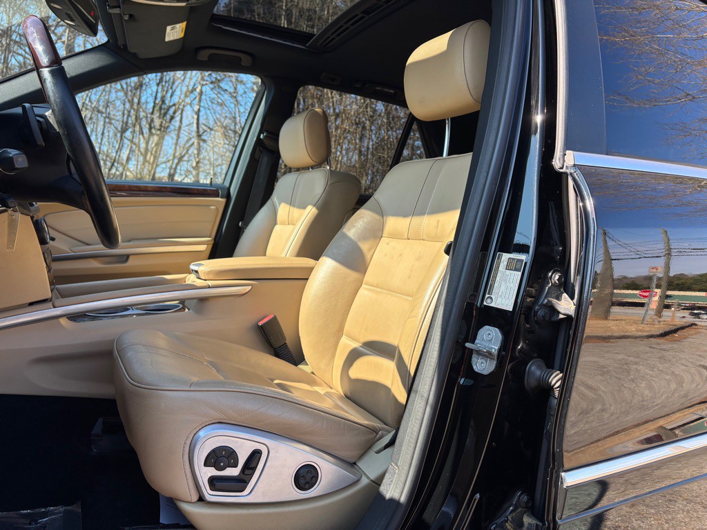 2011 Mercedes-Benz M-Class Image 21