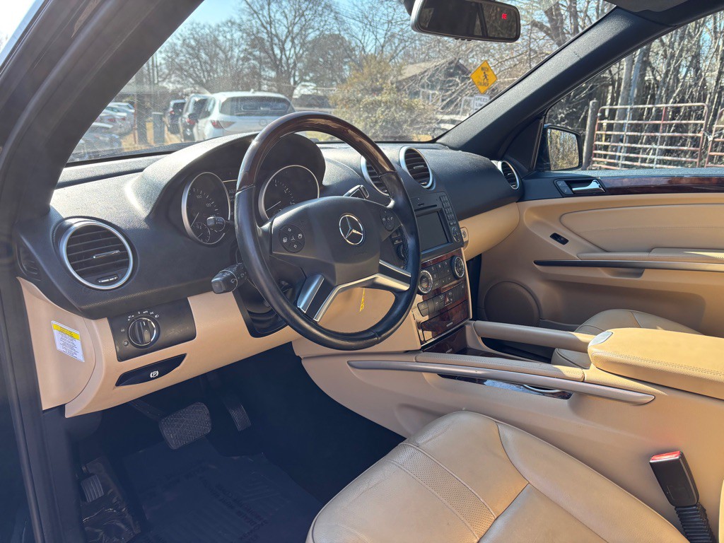 2011 Mercedes-Benz M-Class Image 24