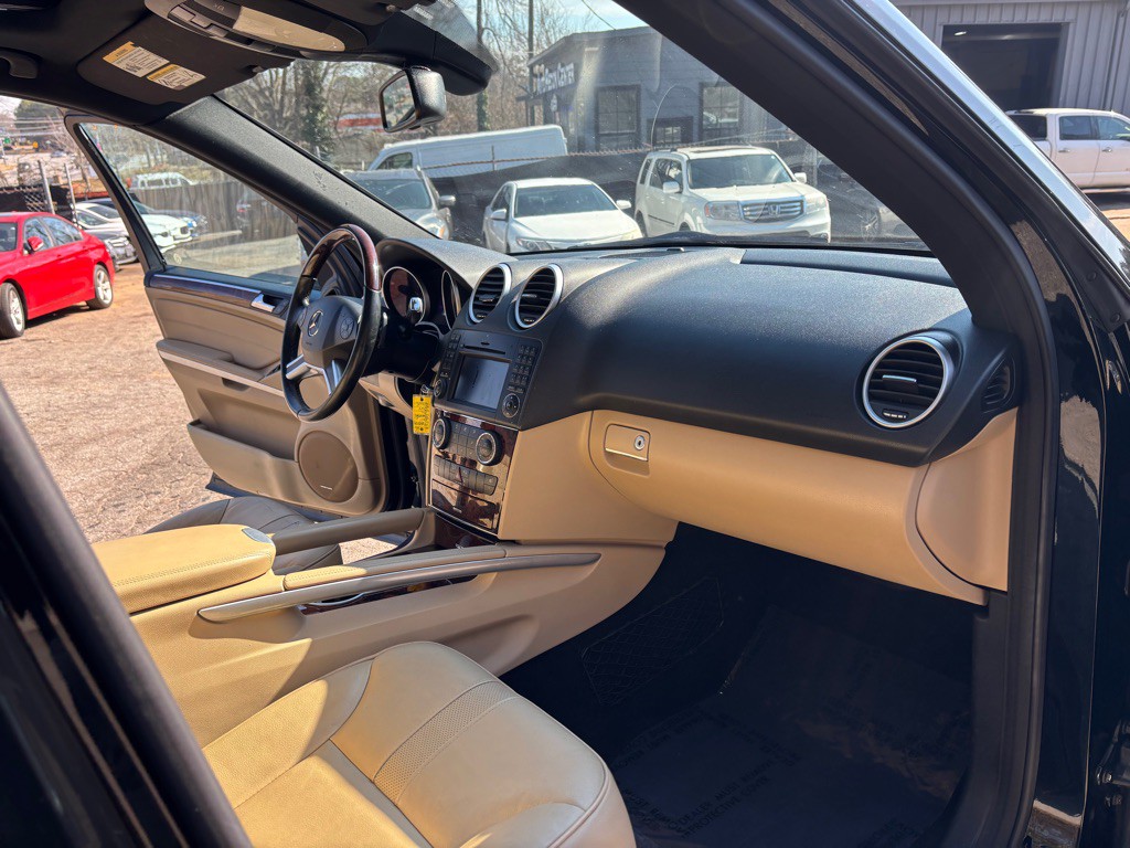 2011 Mercedes-Benz M-Class Image 25