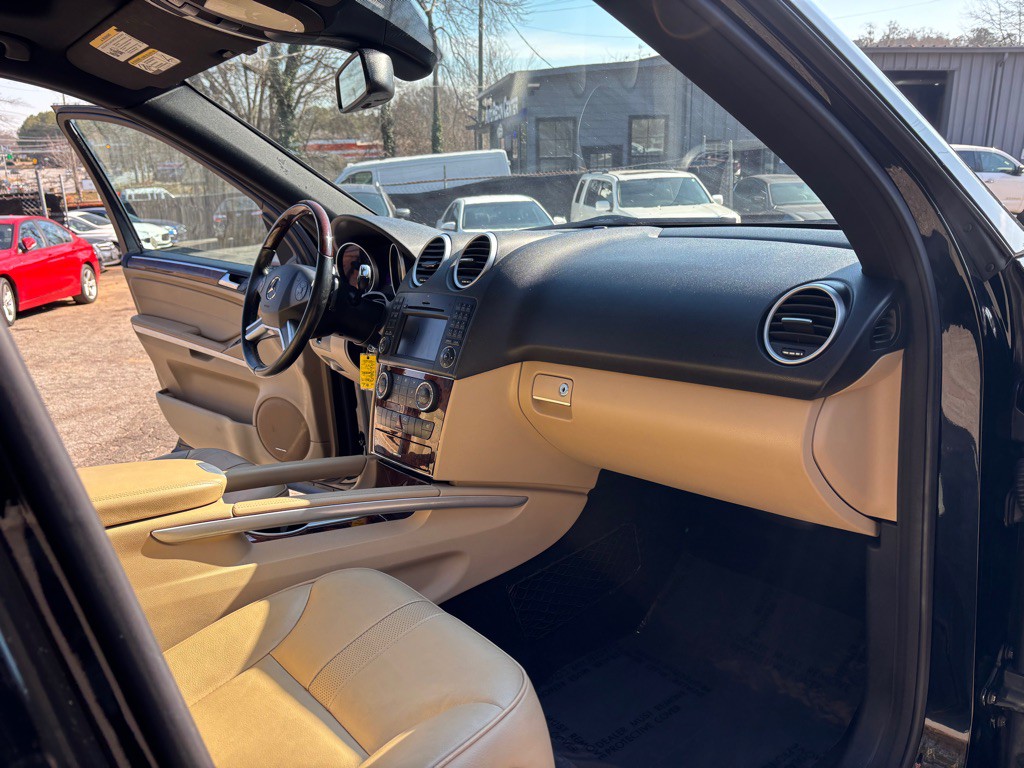 2011 Mercedes-Benz M-Class Image 26