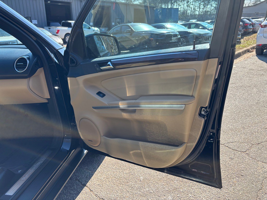 2011 Mercedes-Benz M-Class Image 30