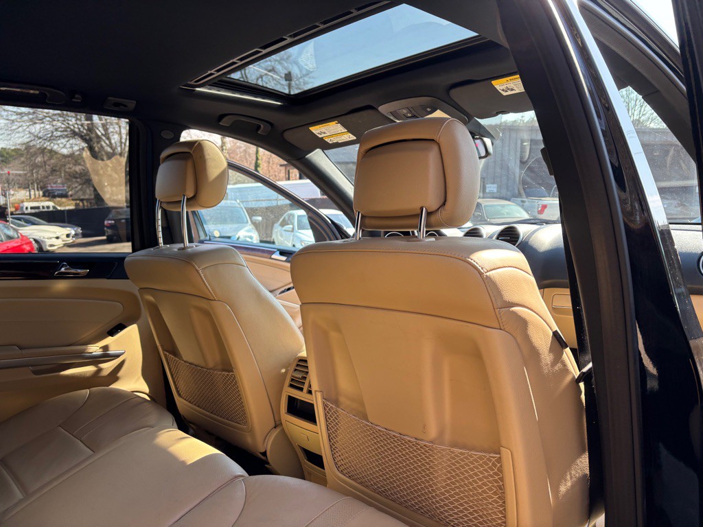 2011 Mercedes-Benz M-Class Image 31