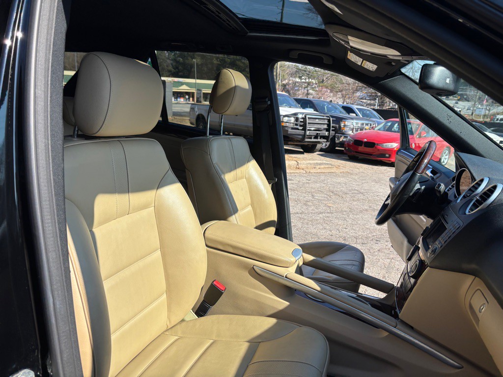 2011 Mercedes-Benz M-Class Image 32