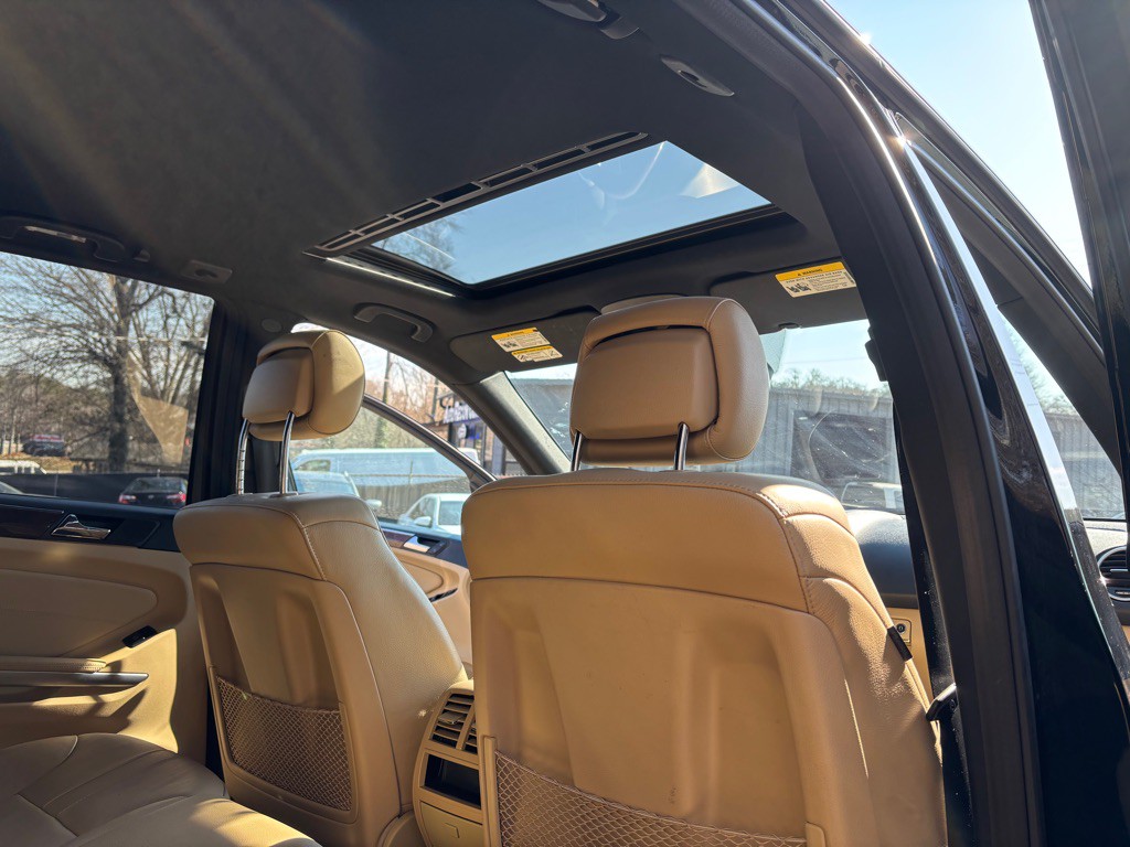 2011 Mercedes-Benz M-Class Image 34