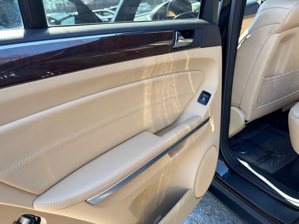 2011 Mercedes-Benz M-Class Image 46