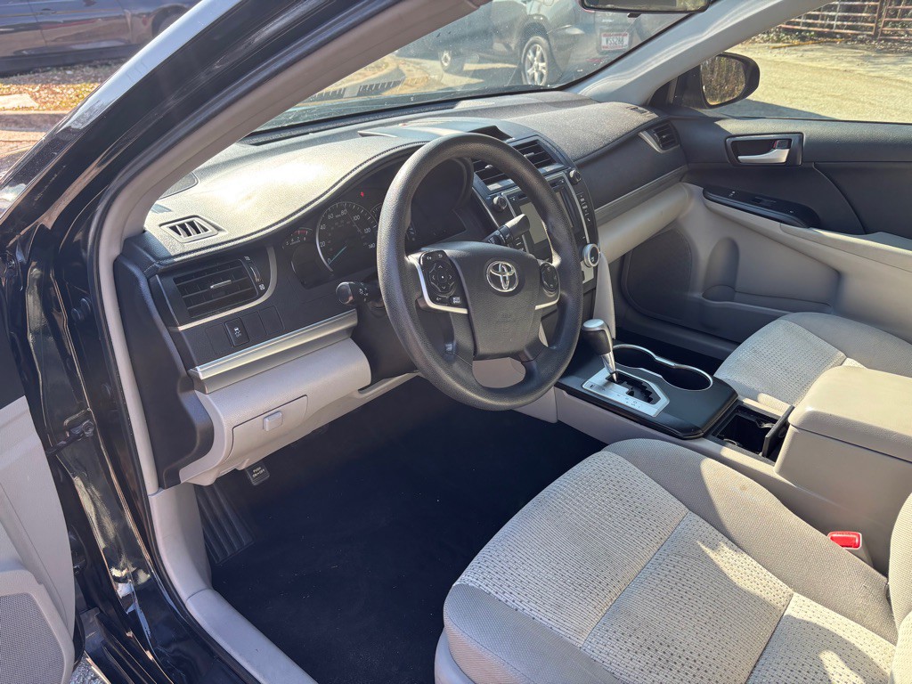 2014 Toyota Camry Image 16