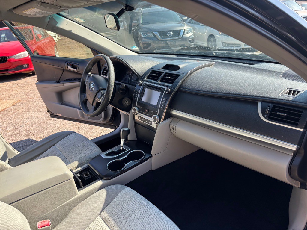 2014 Toyota Camry Image 17