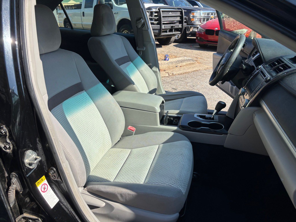 2014 Toyota Camry Image 19
