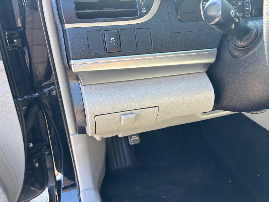 2014 Toyota Camry Image 27