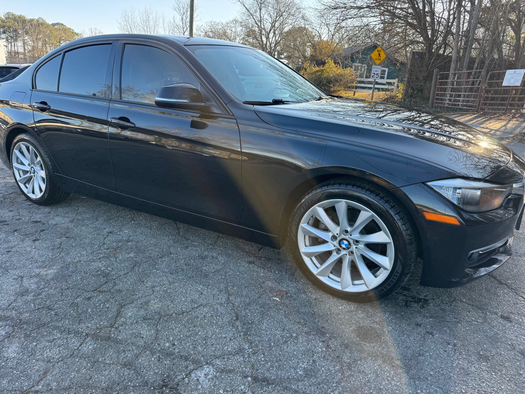 2012 BMW 3 Series Image 9