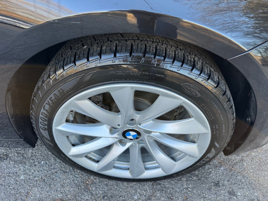 2012 BMW 3 Series Image 10