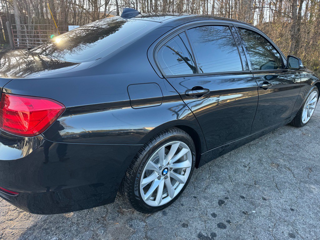 2012 BMW 3 Series Image 11