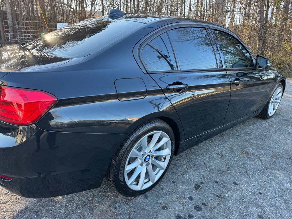 2012 BMW 3 Series Image 12