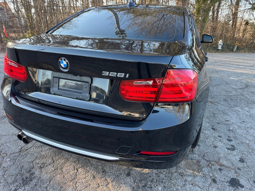 2012 BMW 3 Series Image 15