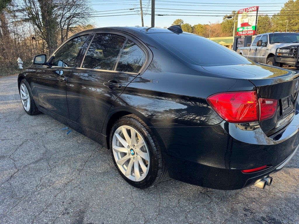 2012 BMW 3 Series Image 17