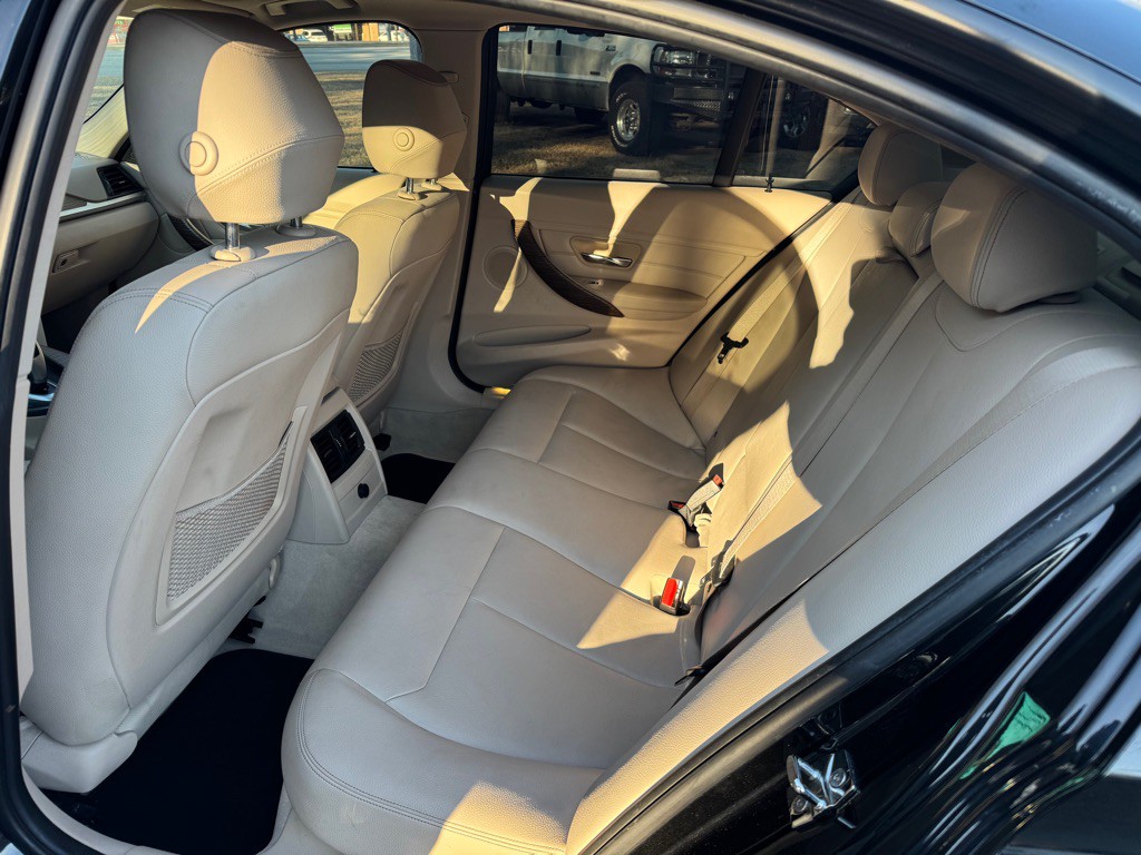 2012 BMW 3 Series Image 20