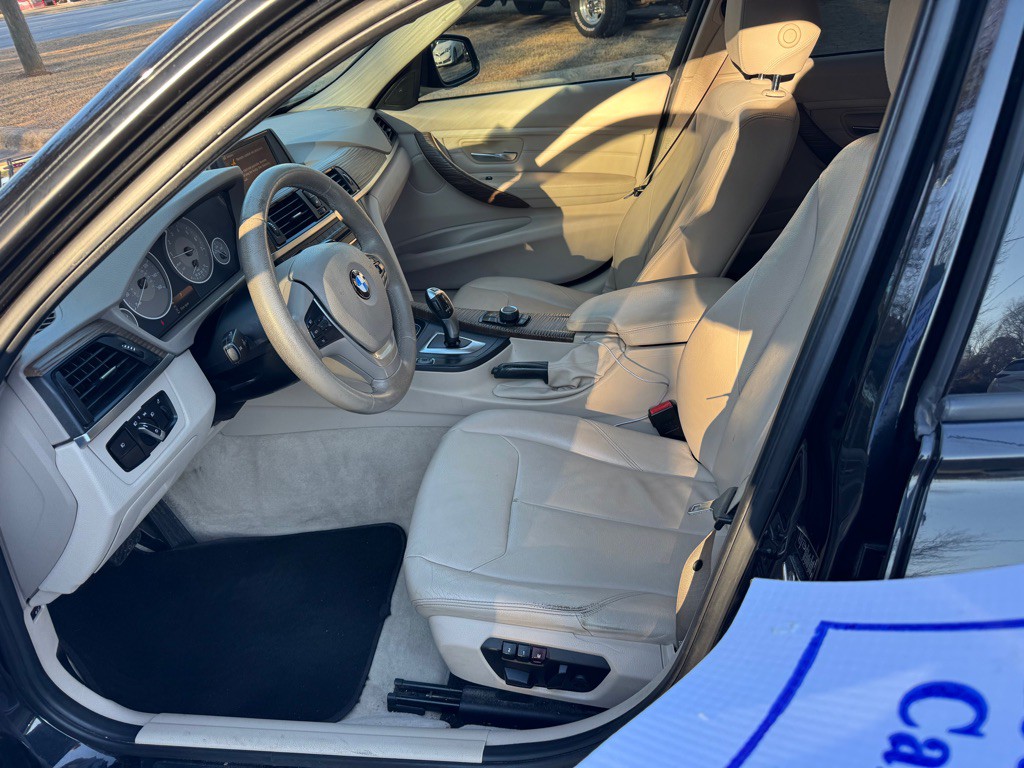 2012 BMW 3 Series Image 22