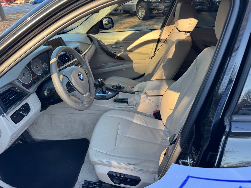 2012 BMW 3 Series Image 27