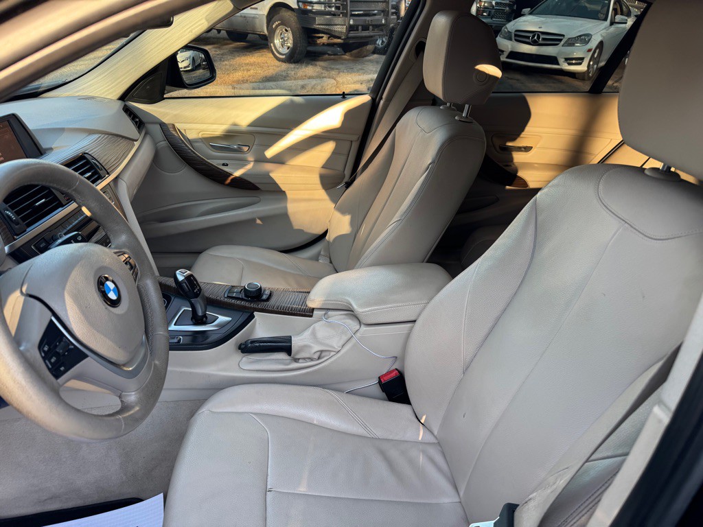 2012 BMW 3 Series Image 30