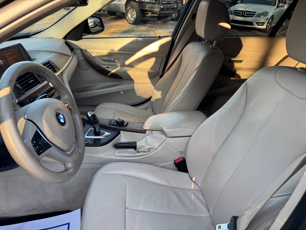 2012 BMW 3 Series Image 31