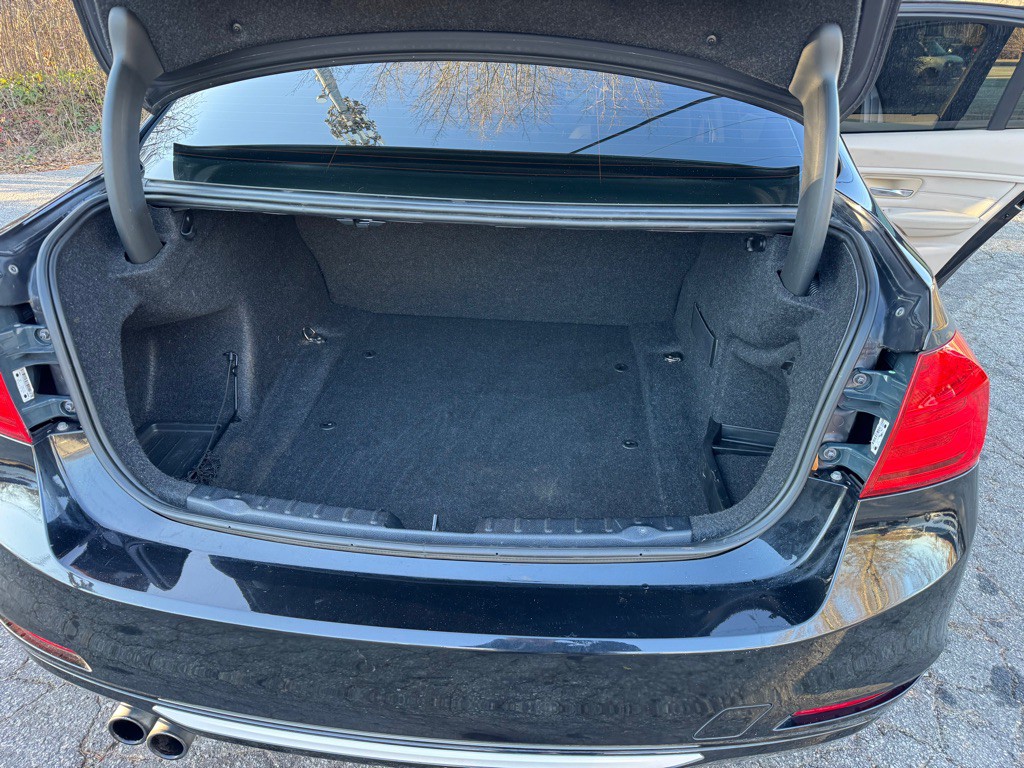 2012 BMW 3 Series Image 36