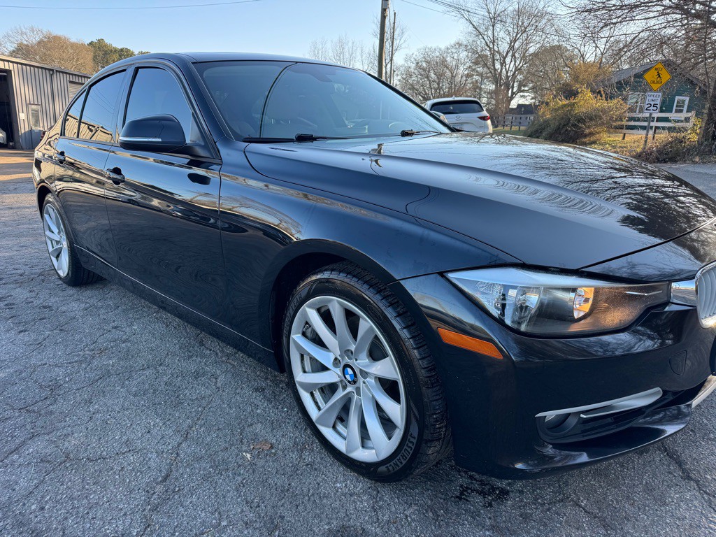 2012 BMW 3 Series Image 2