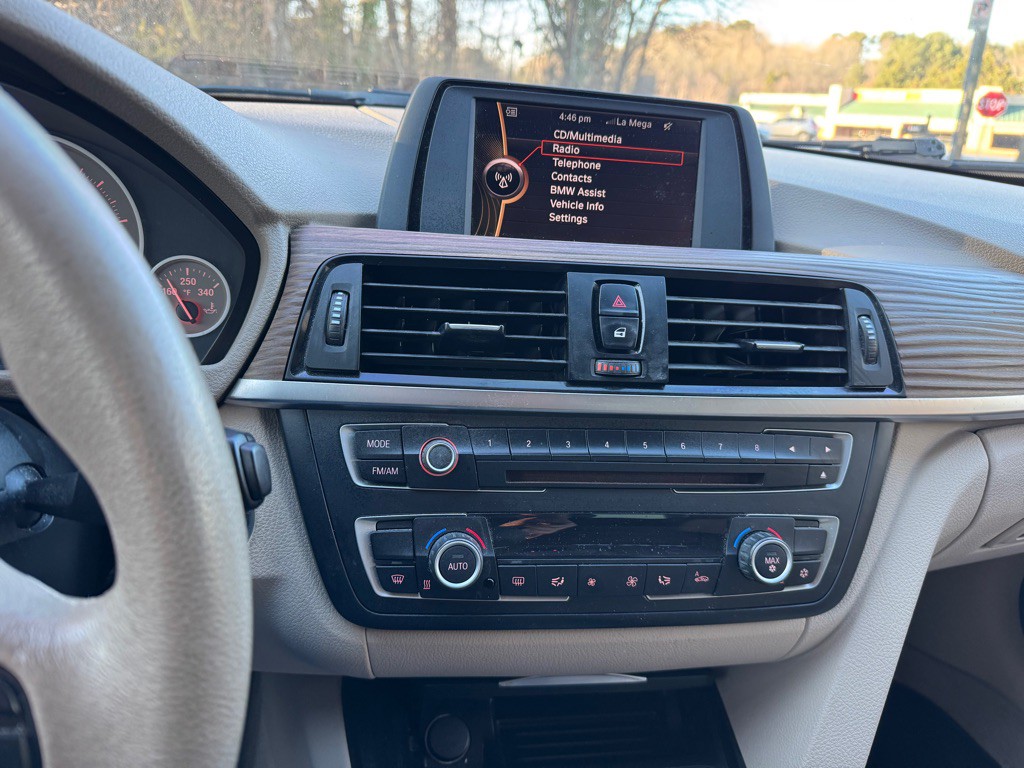 2012 BMW 3 Series Image 41