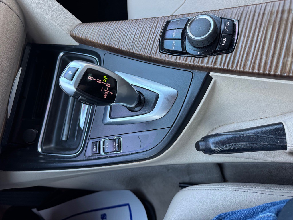 2012 BMW 3 Series Image 42