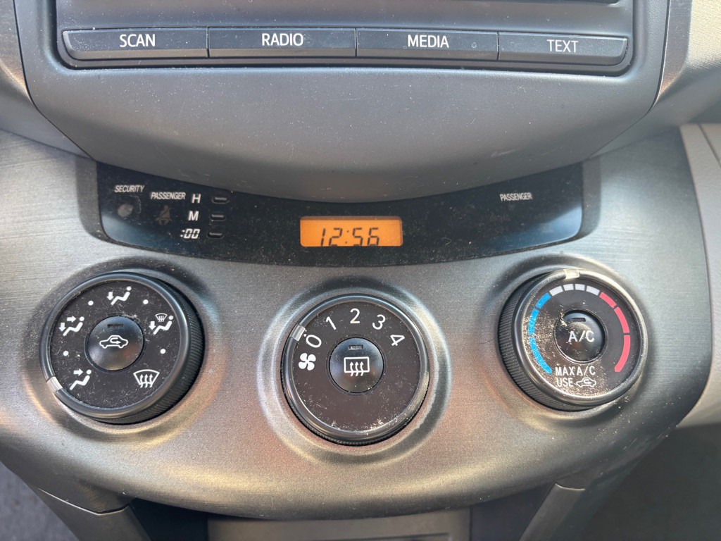 2012 Toyota Rav4 Image 22