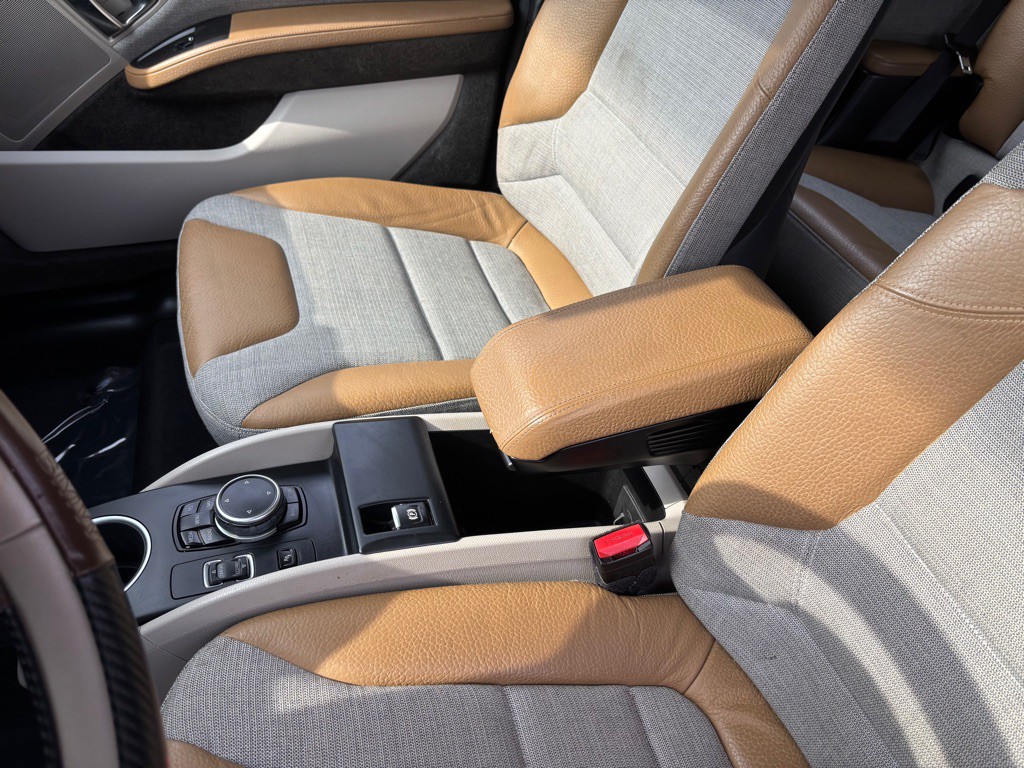 2016 BMW i3 Image 24