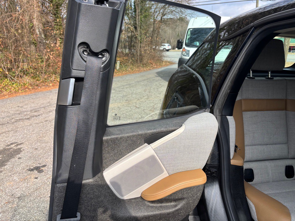 2016 BMW i3 Image 35