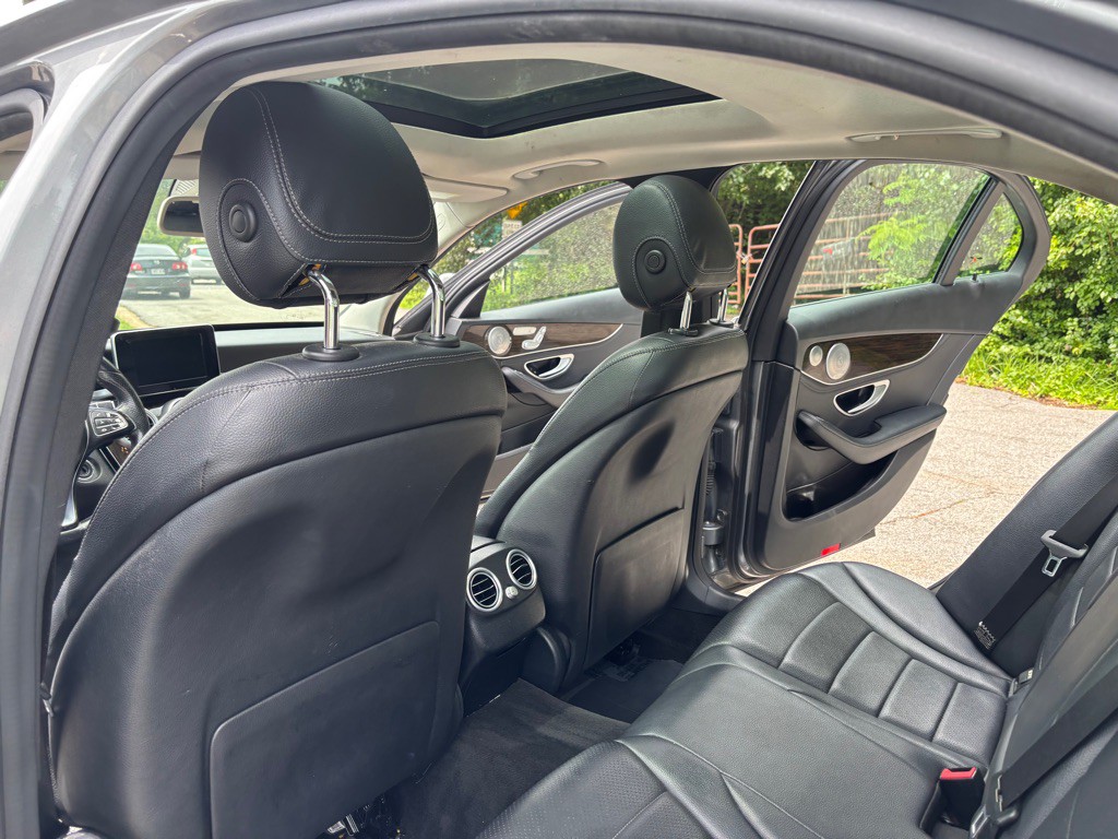 2015 Mercedes-Benz C-Class Image 34