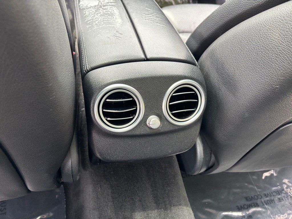 2015 Mercedes-Benz C-Class Image 35