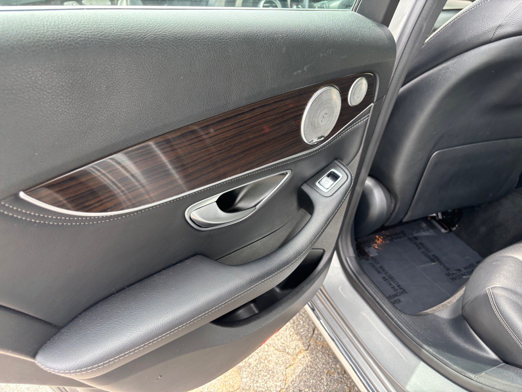 2015 Mercedes-Benz C-Class Image 37