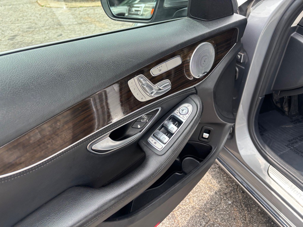 2015 Mercedes-Benz C-Class Image 38