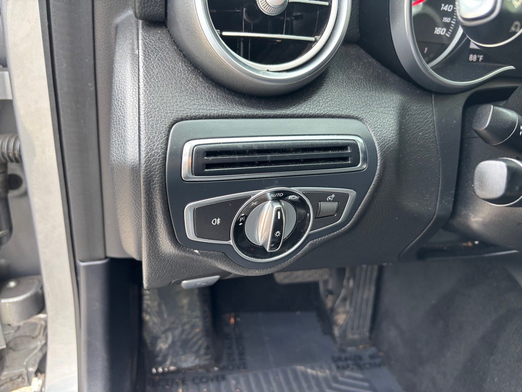 2015 Mercedes-Benz C-Class Image 39