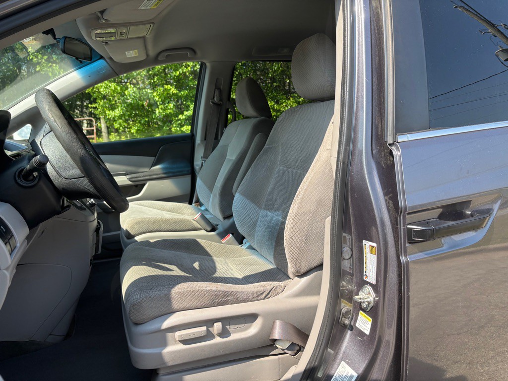 2015 Honda Odyssey Image 16