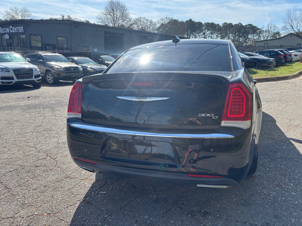 2016 Chrysler 300 Image 11