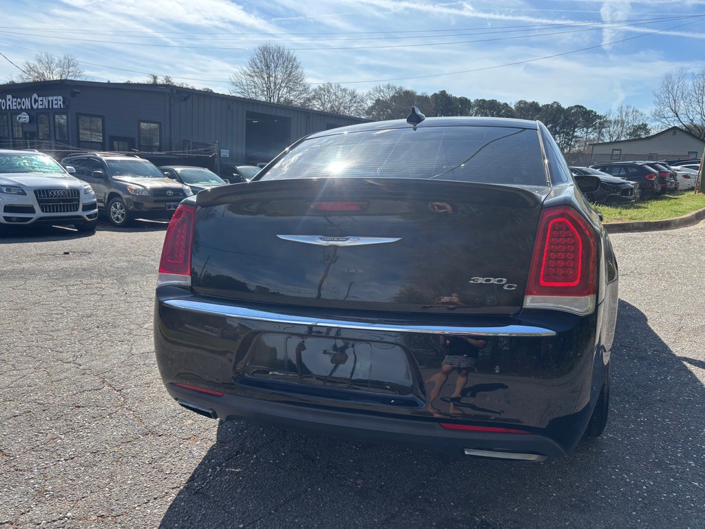 2016 Chrysler 300 Image 12