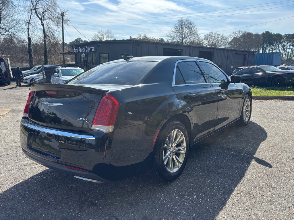2016 Chrysler 300 Image 13