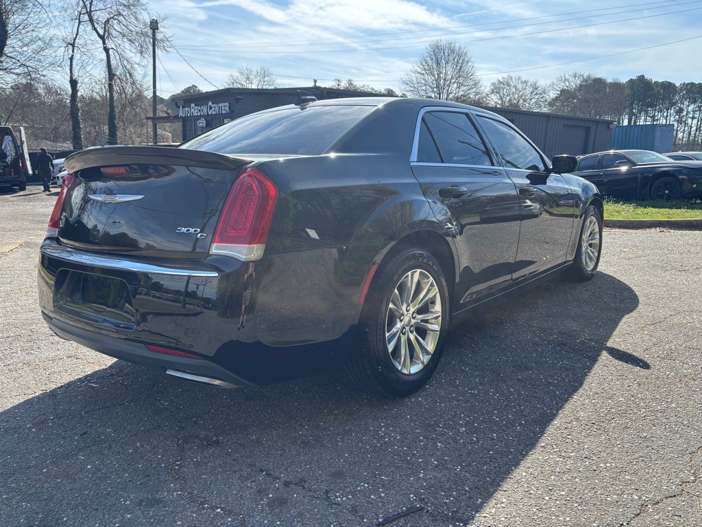 2016 Chrysler 300 Image 14