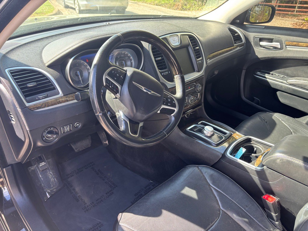 2016 Chrysler 300 Image 19