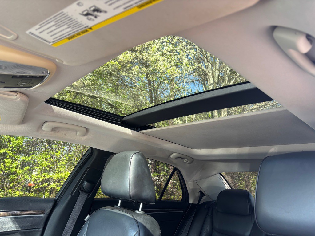 2016 Chrysler 300 Image 20