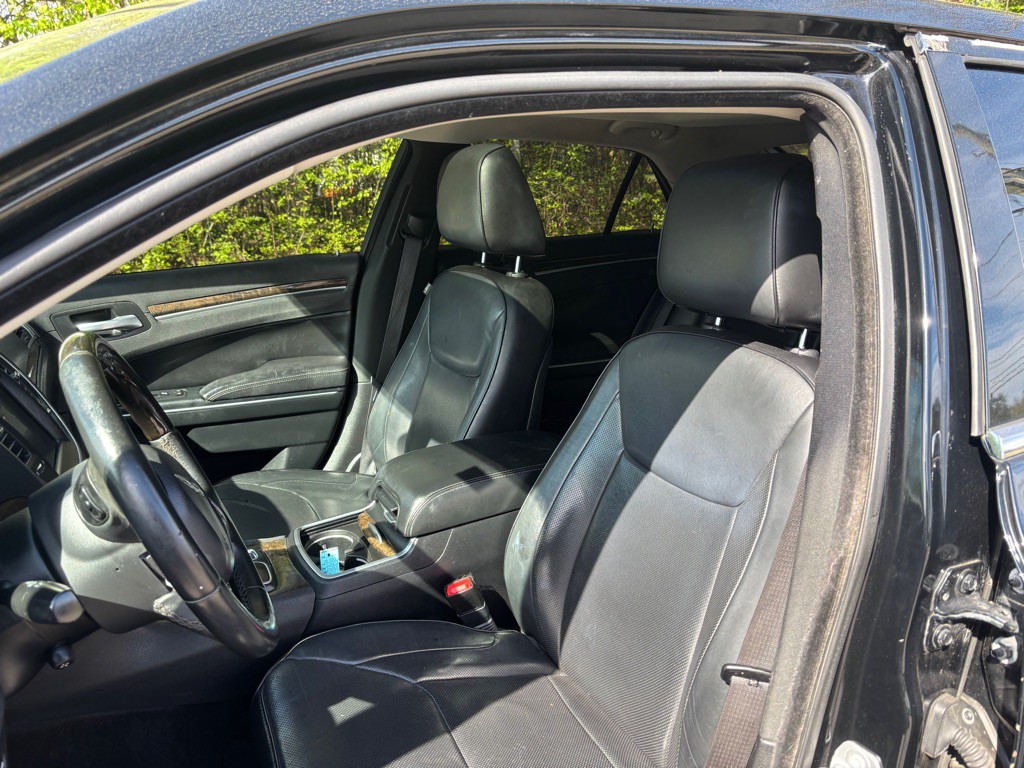 2016 Chrysler 300 Image 21