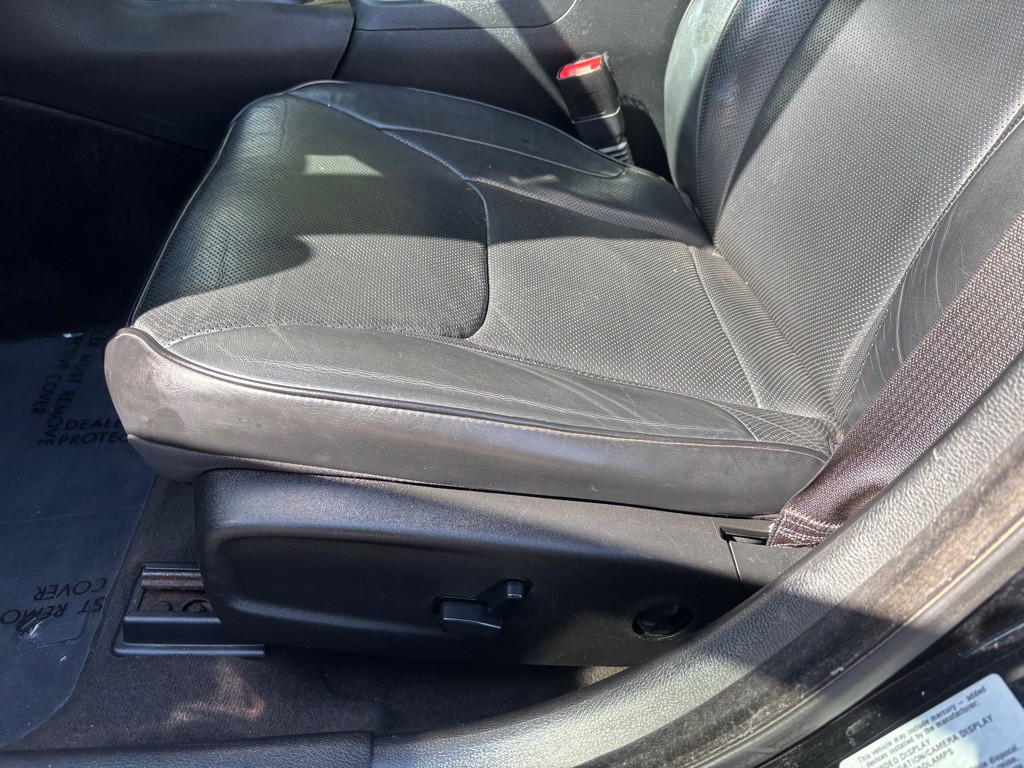 2016 Chrysler 300 Image 24